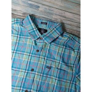 Volcom Men's Meduim Button Up Shirt Short Sleeve Plaid Classic Fit